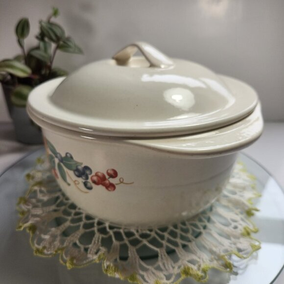 Corelle Coordinates 1.5 Quart Covered Casserole Abundance Fruit Stoneware - Picture 3 of 11
